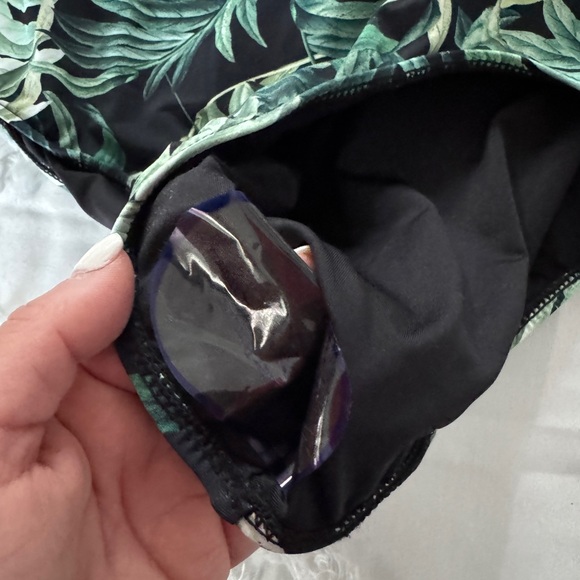 Swimsuit - Picture 3 of 8